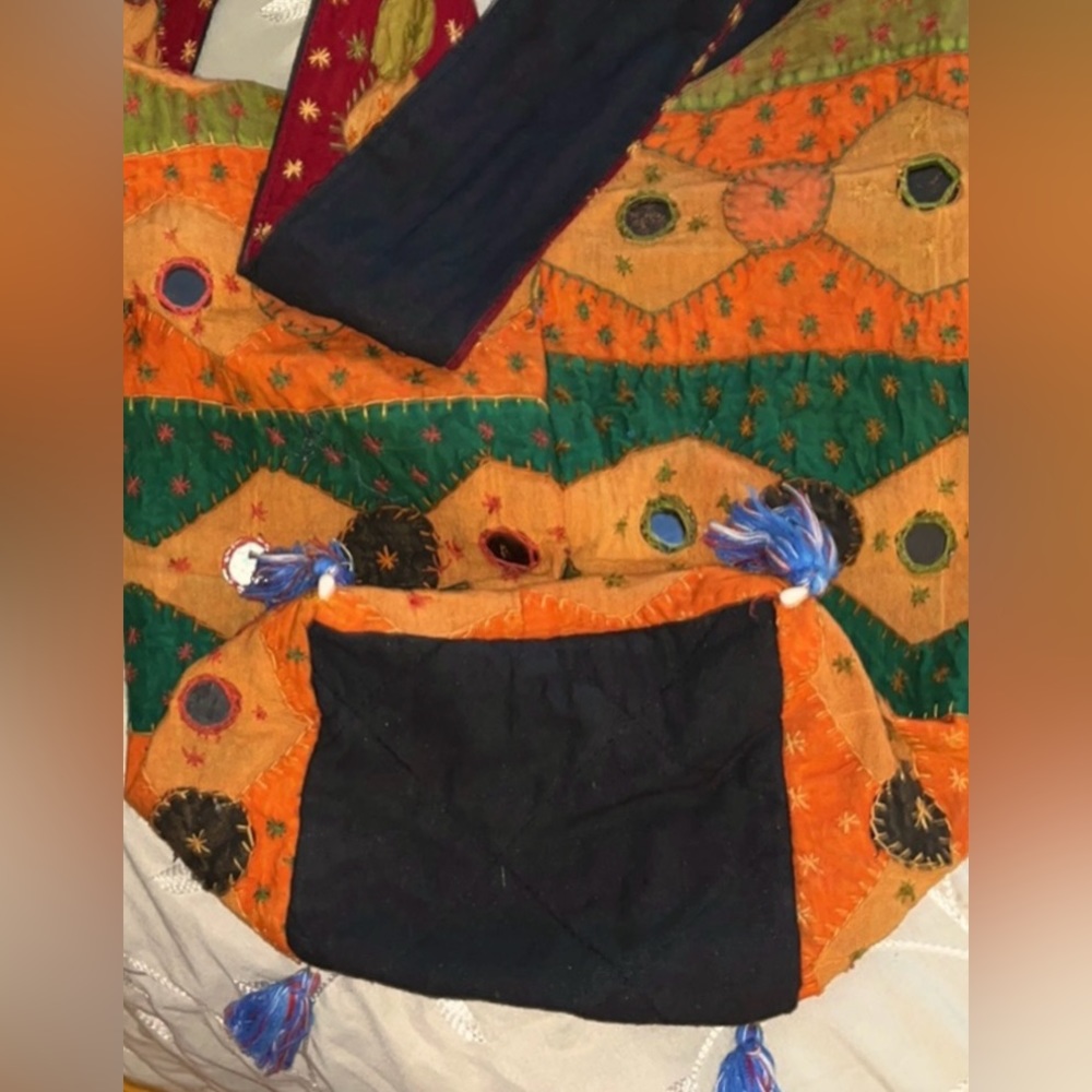 Vintage Bohemian multi colored hobo bag embroidered with tassels zip closure - Picture 4 of 5